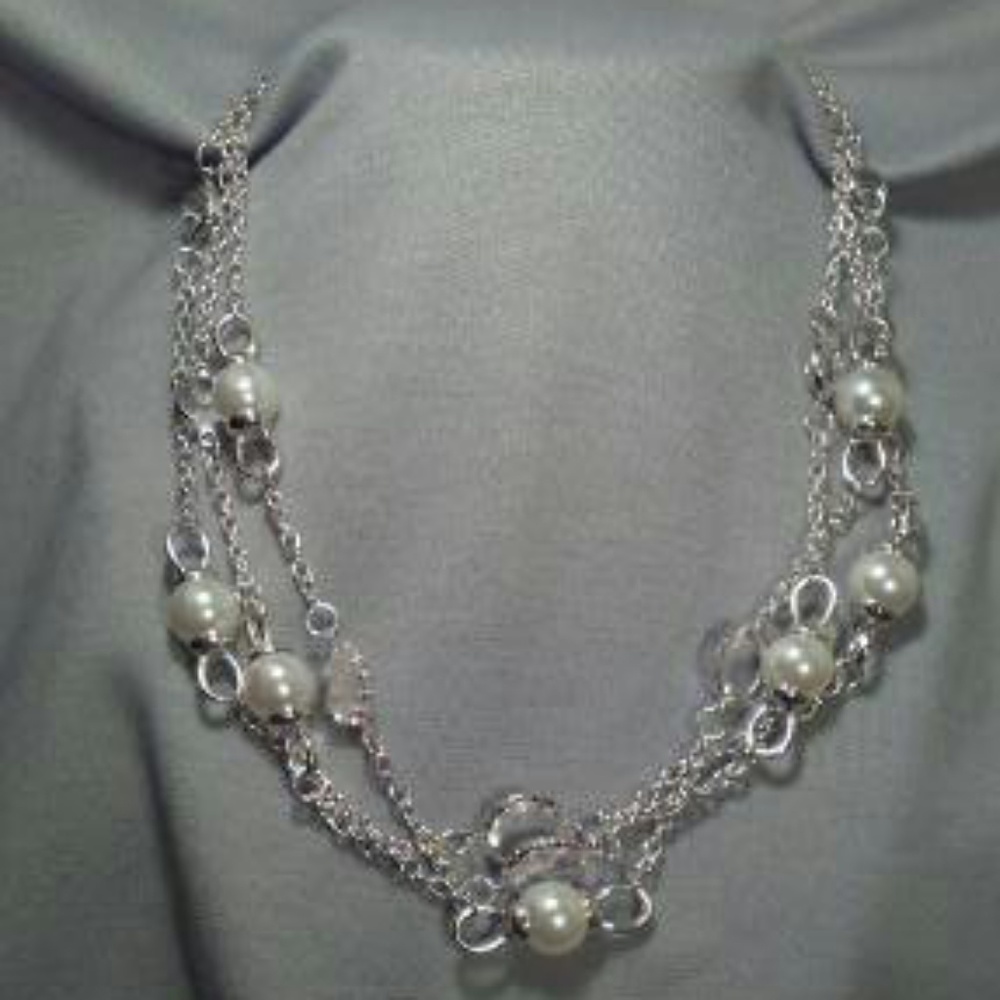 Silver and pearl necklace